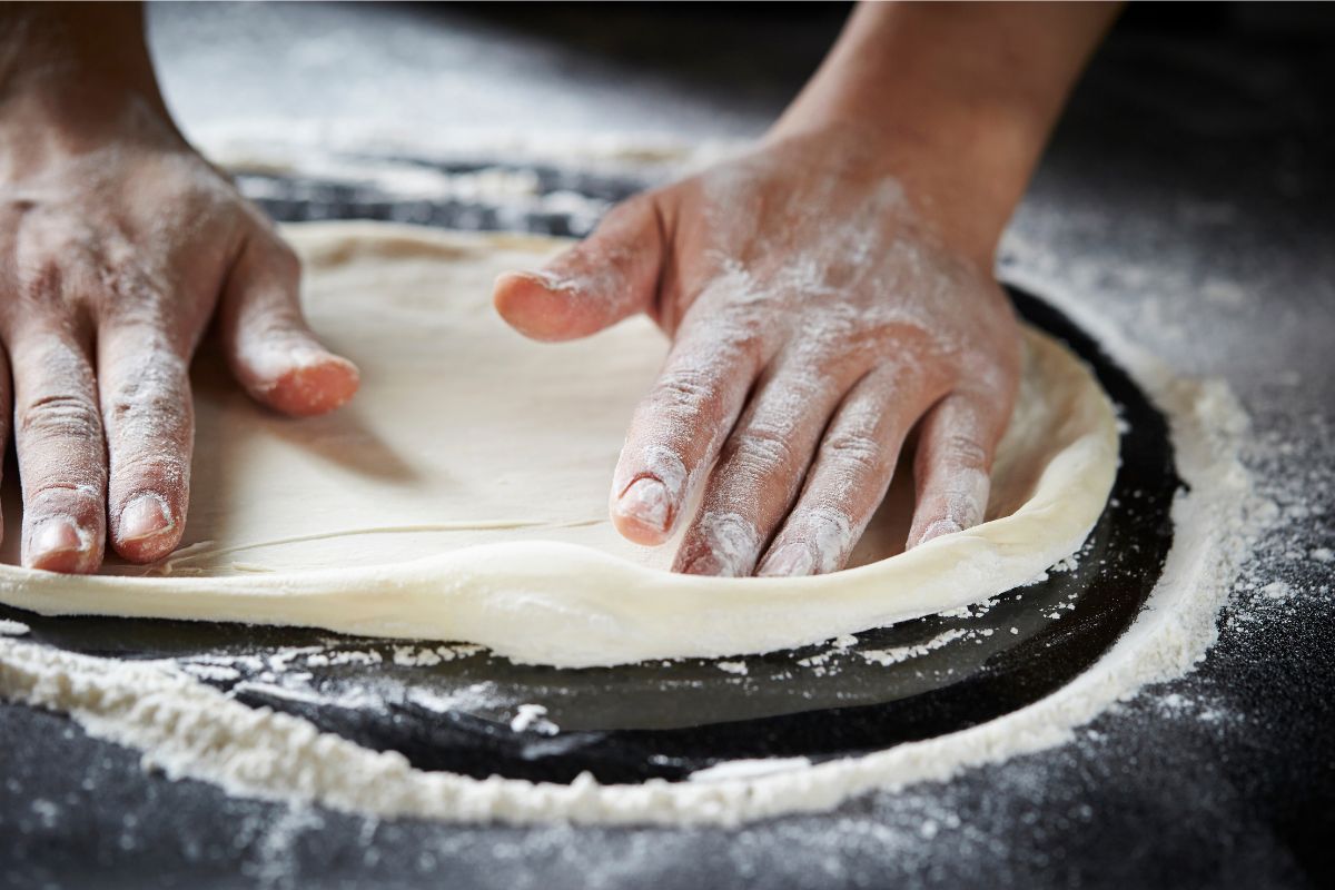 L'impasto per la vera ricetta della pizza